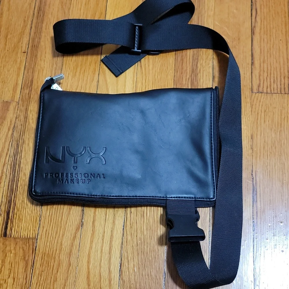 NYX Professional Black Makeup Brush Belt Pouch Zippped Case